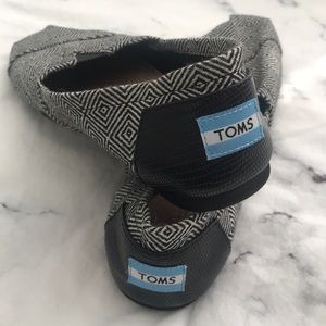 TOMS classics with leather back - NWOT